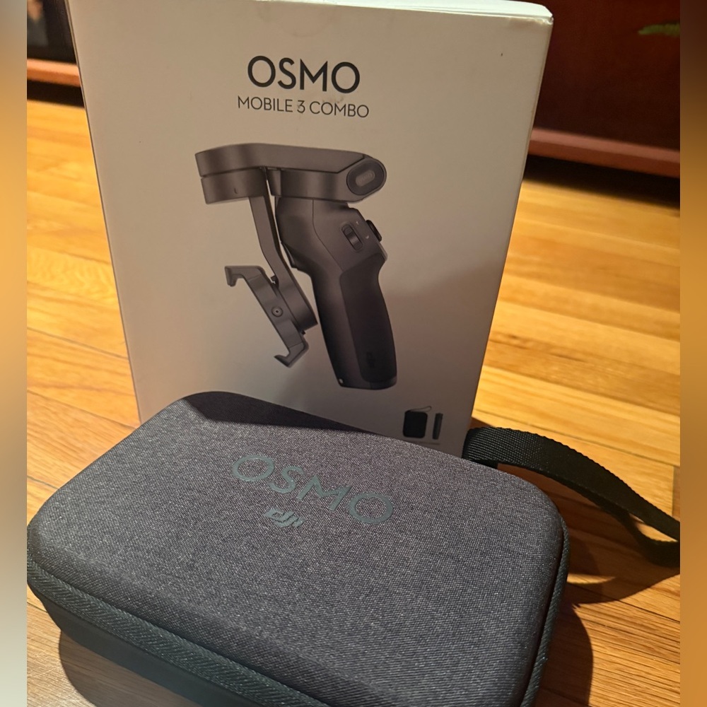 DJI Osmo Mobile 3 Combo Gray Handheld Smartphone Gimbal - Picture 2 of 4